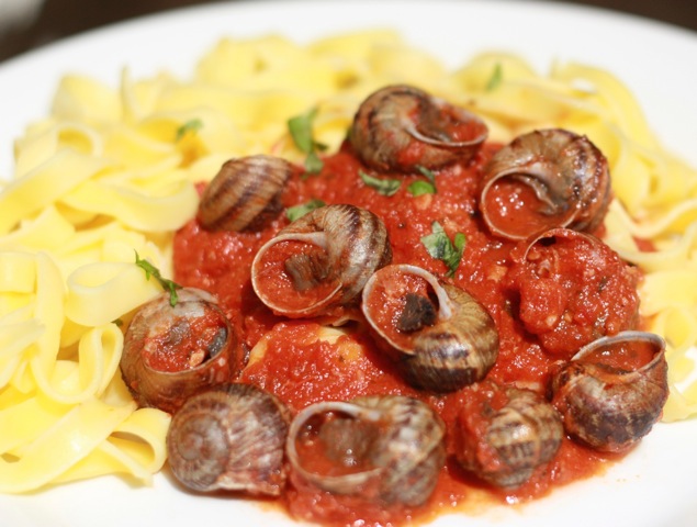 Snails in a tomato sauce with pasta